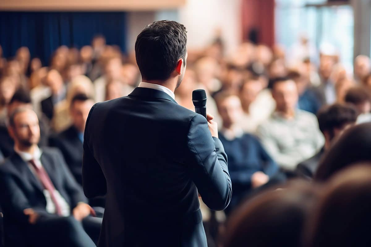 Financial Quick Takes - The Wisdom of Crowds vs. Popular Delusions